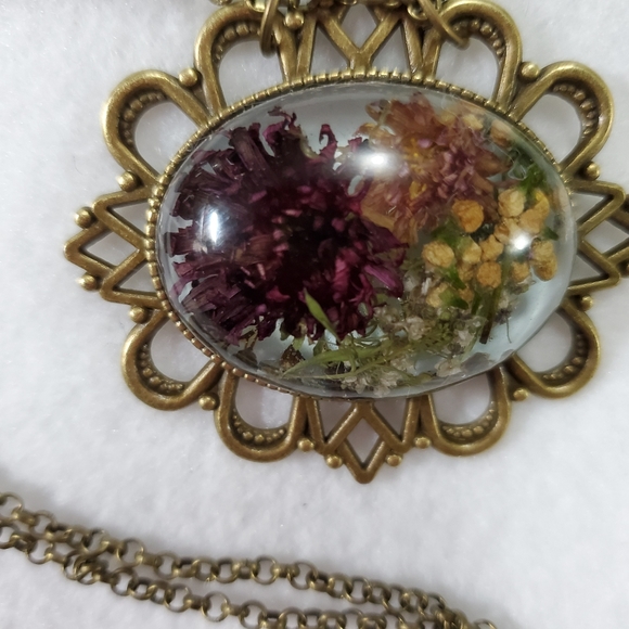 Flower Necklace with chain - Picture 5 of 5